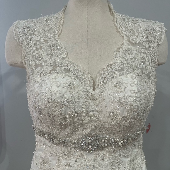 Maggie Sottero Ivory Bridal Gown - Picture 1 of 8